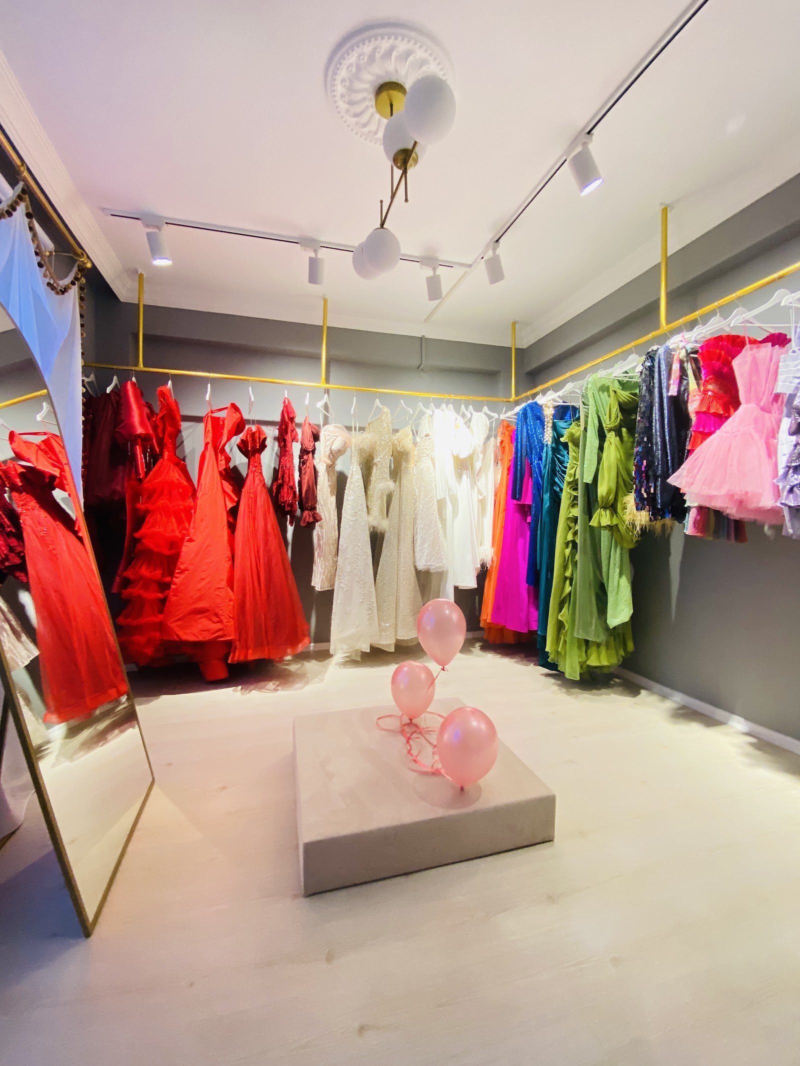 Pera Rental Dress kır düğünü mekanı — Merkez